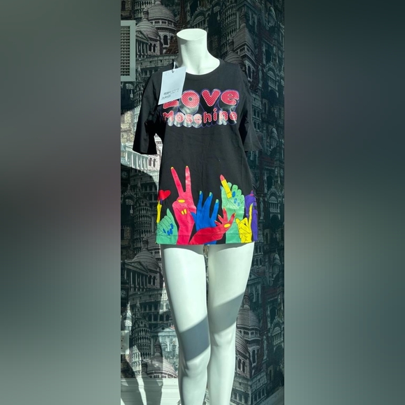 Moschino t-shirt. - Picture 2 of 5